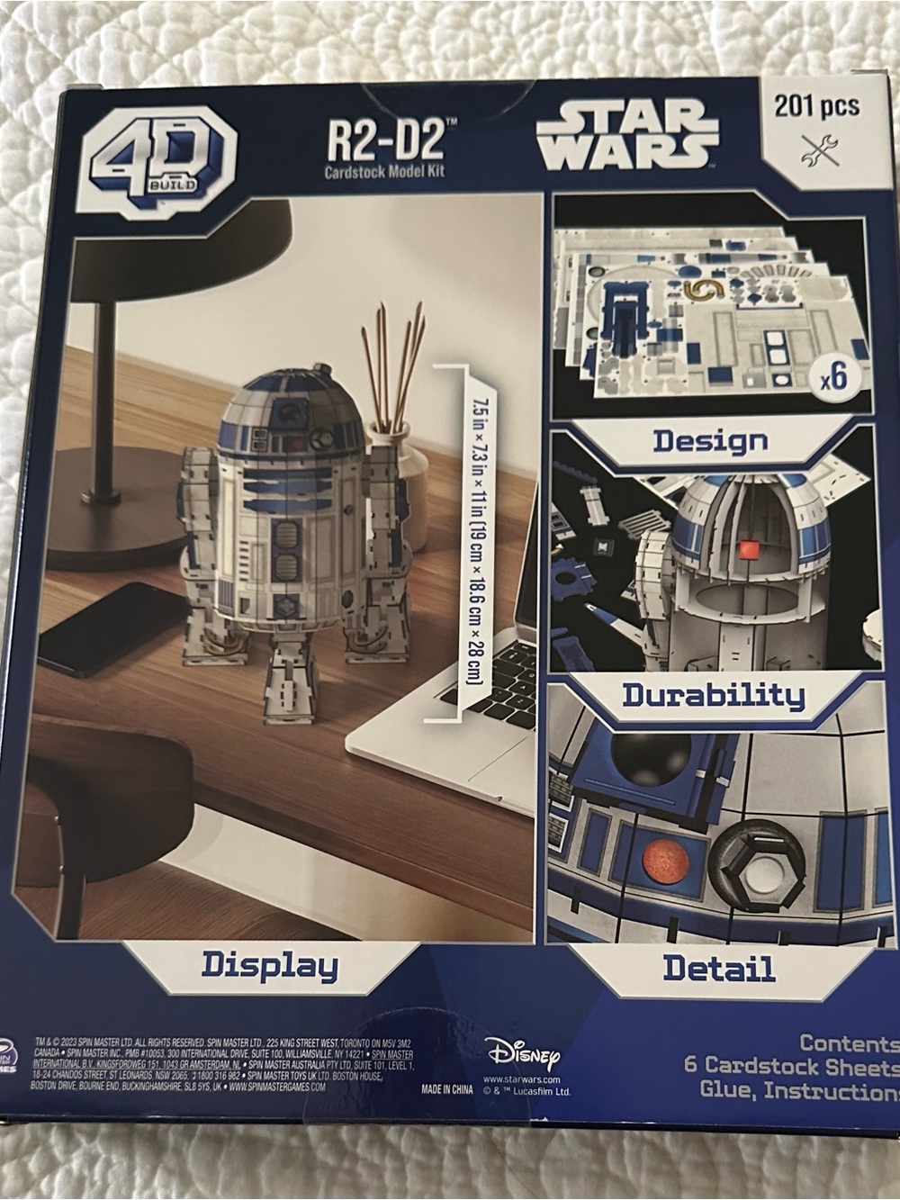 Star Wars R2-D2 4D
Build Cardstock Model - Picture 2 of 2